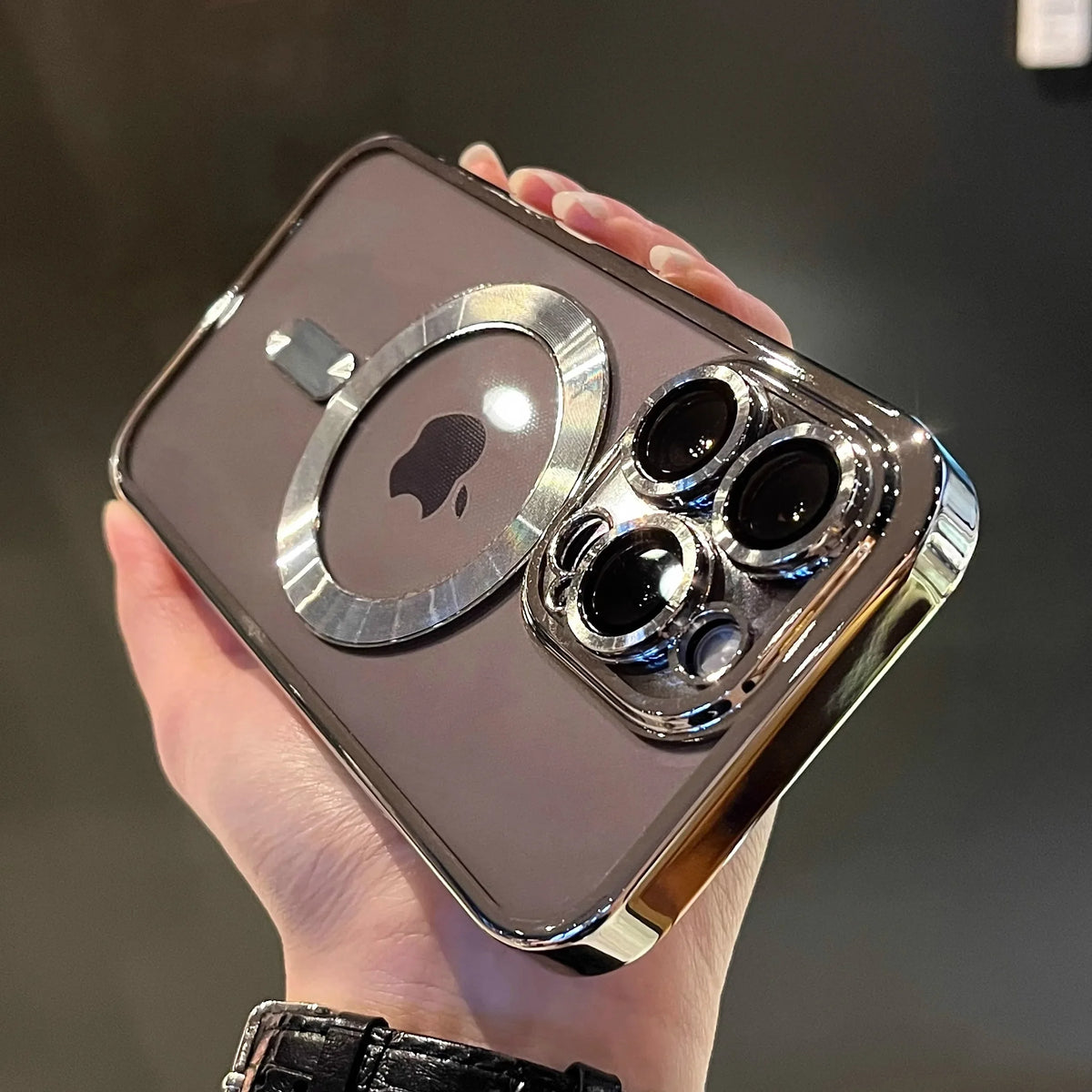 Capa Transparente Magnética Luxo com Carregamento Sem Fio MagSaf